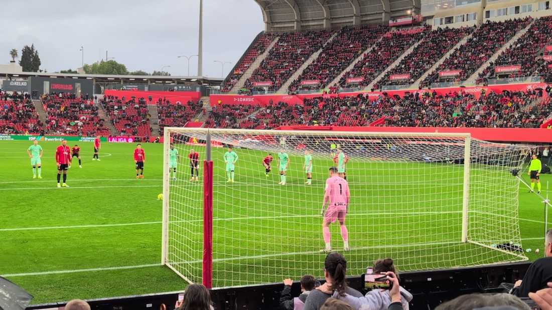 世界杯猜胜负 APP 赛况界面示意